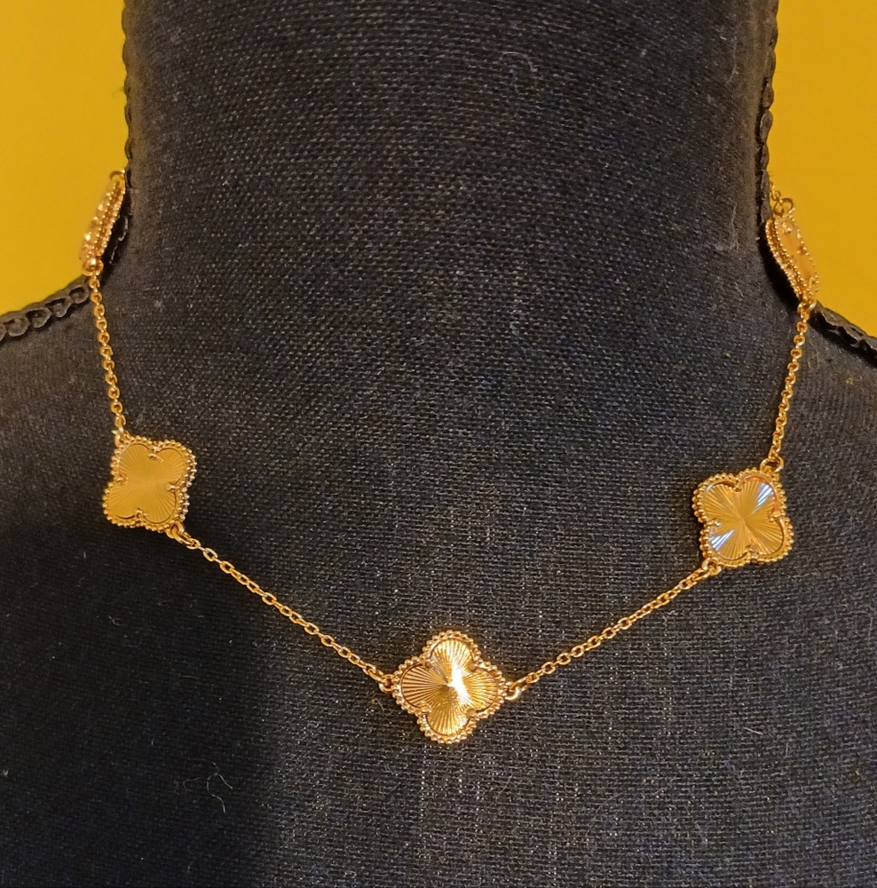 🍂18 K Yellow Gold Filled Radiant Gold Clover Necklace🍂 15" with 2" Extender